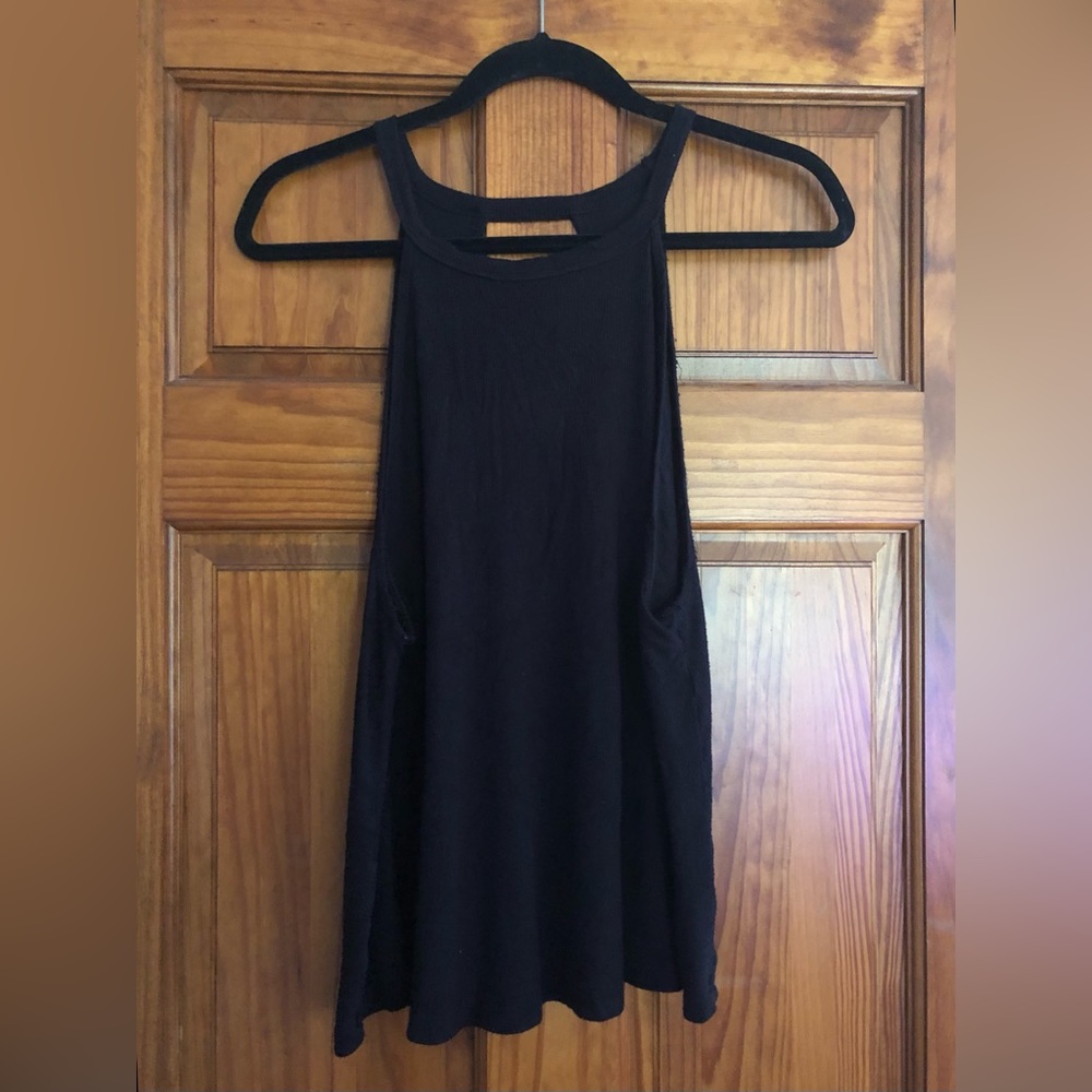 SO • XL solid black tank top